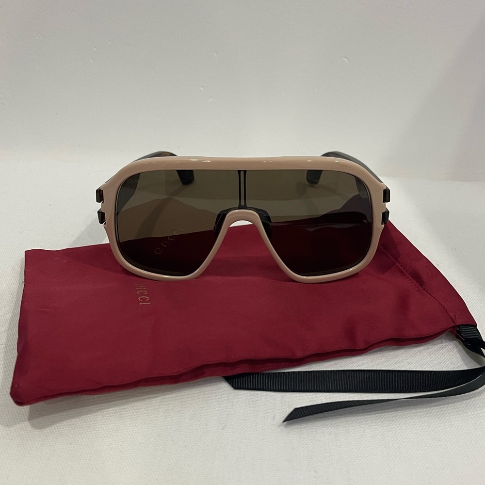 Gucci Women's Sunglasses with Beige Frame and Black Details